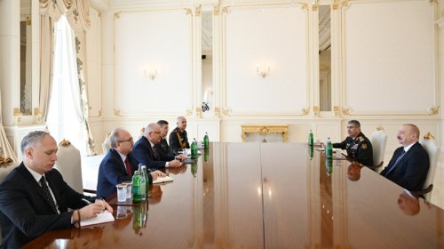 Prezident Türkiyənin milli müdafiə nazirini qəbuletdi - FOTO
