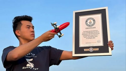 Tələbə mikro dronlar üçün dünya sürət rekordunu müəyyənləşdirdi