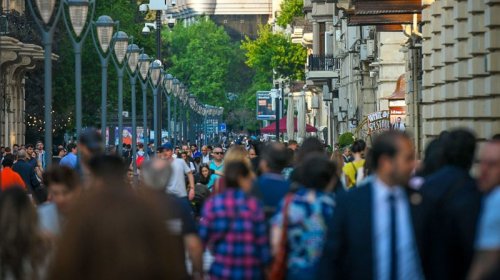 6 ildə 233 min nəfər - Sayımız 11 milyonu niyə keçə bilmir?