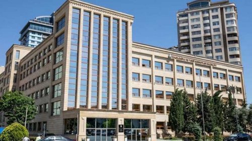 Nazirliyə məxsus KAMAZ hərraca çıxarılır