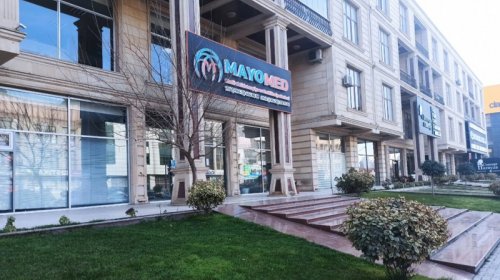 Bakıda klinikada qalmaqal: Fəaliyyəti qadağan edilmiş cərrah pasiyent qəbul edir? - VİDEO