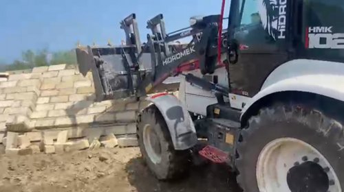 Daha bir qanunsuz tikili söküldü - VİDEO
