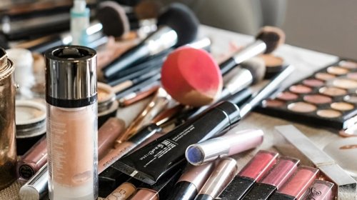 Kosmetik vasitələrin dəhşətli fəsadları üzə çıxdı: Mütəxəssisdən xəbərdarlıq