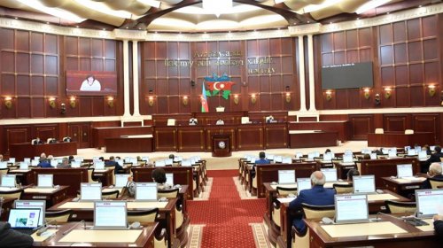 
Milli Məclisdə ailə modeli: çoxuşaqlı deputatlar, subaylar - 7 övlad atası kimdir?