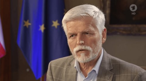 Çexiya prezidentindən Trampa: "Bizi uçurumdan itələməyin"