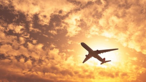 ABŞ sərnişin təyyarəsi Heydər Əliyev Beynəlxalq Aeroportuna məcburi eniş etdi
