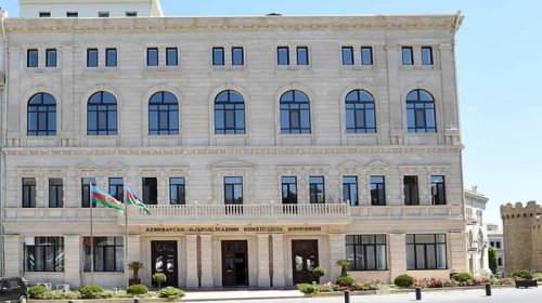 Konstitusiya Məhkəməsinə məxsus 8 maşın hərracda satılacaq