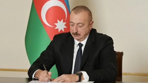 Müdafiə Nazirliyinin hərbi qulluqçuları və mülki işçiləri təltif edildi - SİYAHI