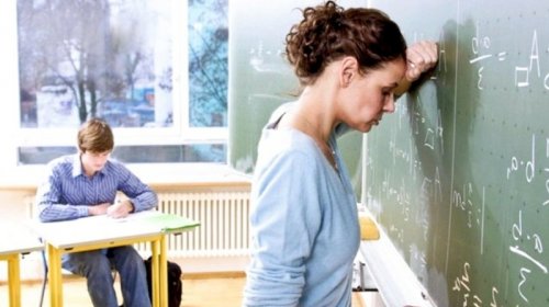 Ekspertlərin "savadsız müəllim" davası - Haqlı kimdir?