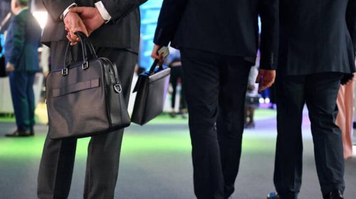 Bakıda biznesmen dostunu tanışları ilə birlikdə izlədi, blokda isə... - TƏFƏRRÜAT