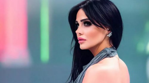 Azərbaycanlı müğənni özünə 154 minlik boyunbağı aldı - FOTO