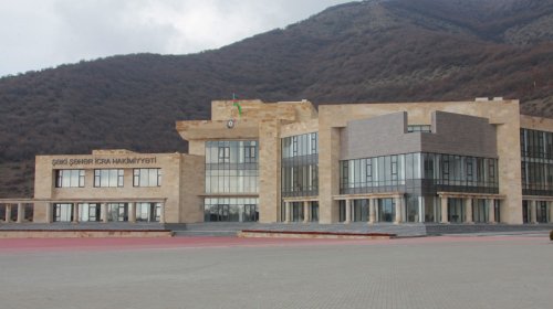 İcra hakimiyyəti 12 min manatlıq bayraq alır