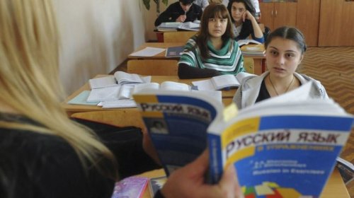 Azərbaycan məktəblərində rus bölmələri bağlanır? - Rəsmi cavab
