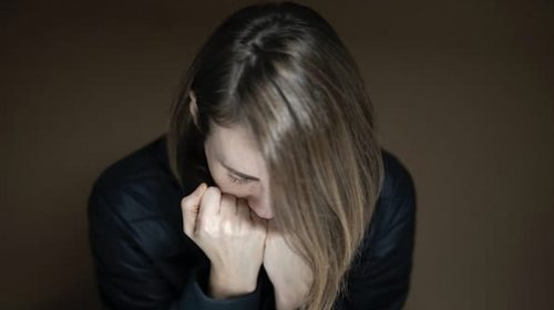Dəyərsiz hiss etməyə səbəb nədir?
