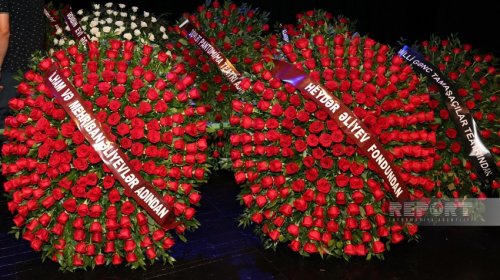 Prezident və birinci xanım Elçin Əfəndiyevlə vida mərasiminə əklil göndərib - FOTO