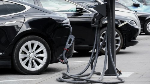 Elektromobil sahibi bu maşınların problemlərini açıqladı