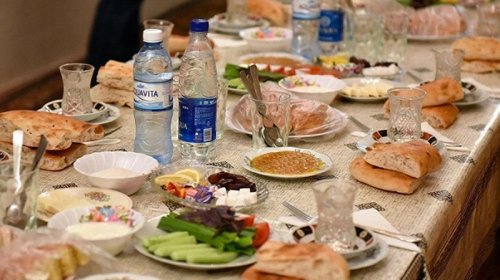 Daha bir rayonda yas mərasimlərində yemək verilməsi dayandırıldı