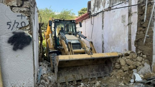 “Sovetski”də qəzalı binaların söküntüsünə başlanıldı