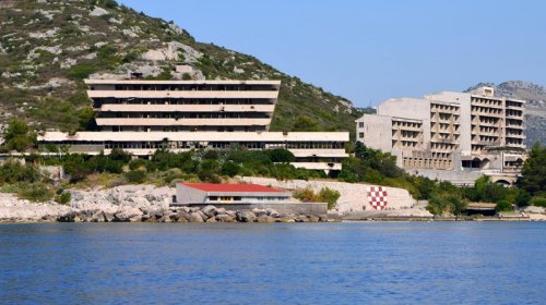 30 ildir orda heç kim qalmır: Sahil kurortu tərk edilmiş otellərlə doludur