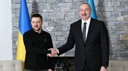 İlham Əliyev Zelenskini təbrik etdi