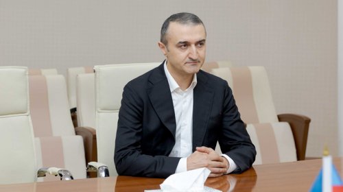 Həkim kimi adı siyahıda olmadı - Bu yola əl atdı