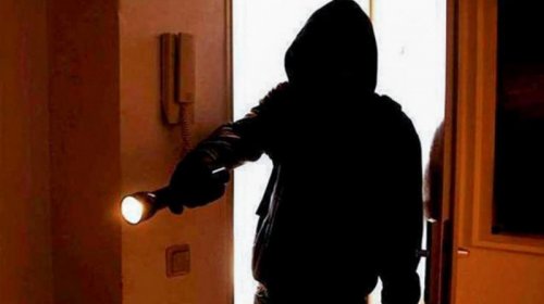 Sevgilisinin atasının 40 minə obyekt satdığını öyrəndi, evə basqın etdi