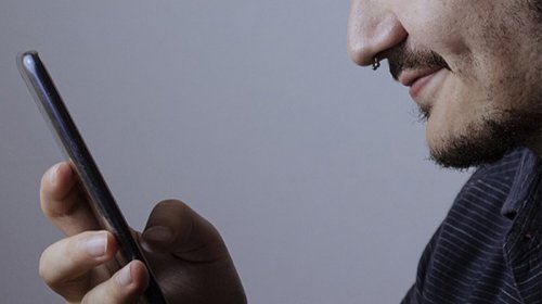 Polisə 60 min dəfə zəng etdi, həbs olundu