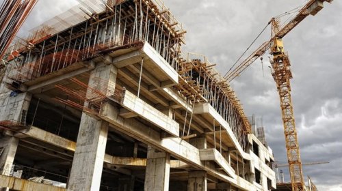 Sakinləri kirayələrdə süründürən tikinti şirkəti: Bina beş ildir təhvil verilmir