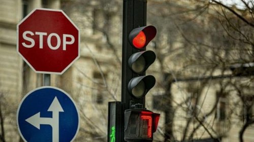 "Bəzi ərazilərdə işıqforların çox olması tıxaca səbəb olur" - Ekspert