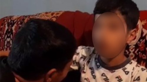“Müəllim yumruqla uşağımın üzünə vurdu, gözlərində problem yarandı”
