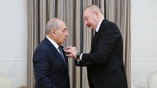 Prezidenti Yaqub Eyyubova "İstiqlal" ordenini təqdim etdi - YENİLƏNİB