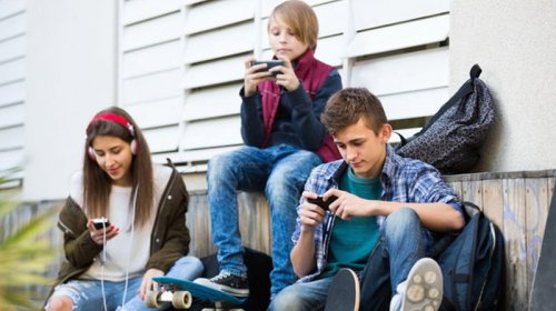 Müasir yeniyetmələr isə sevişmək və azad yaşamaq istəyir, ancaq...