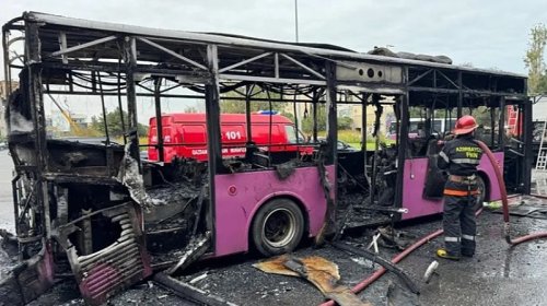 Yolun ortasında alışıb yanan avtobuslar - Səbəb nədir?