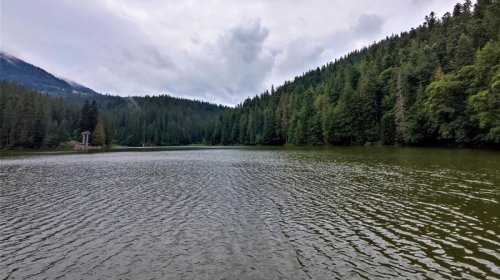 Niyə göllərin suyu yerə hopmur?