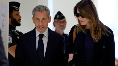 KİV: Sarkozi həbsxana yeməyindən qorxur və yalnız qatıqla dolanır