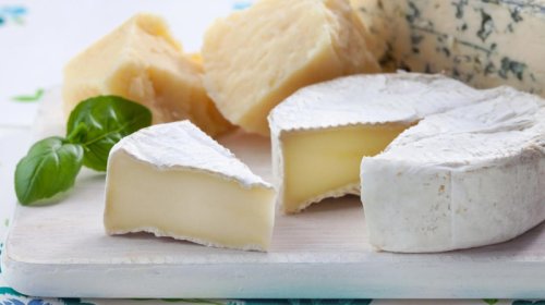 Diyetoloqlar yüksək xolesterol səviyyəsinə görə ən zərərli pendirləri açıqladı