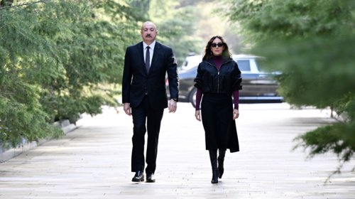 Prezidentlə birinci xanım Heydər Əliyevin məzarını və Şəhidlər Xiyabanını ziyarət etdi - YENİLƏNİB