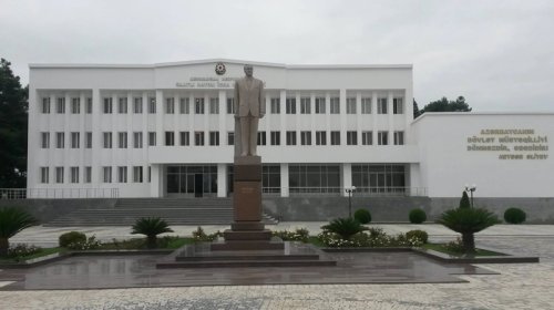 Saatlıda icra hakimiyyətinin binasının qarşısında nalayiq ifadələr işlədən şəxs həbs edilib