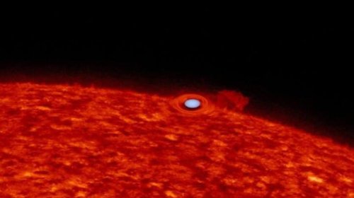 Eynşteynin proqnozlaşdırdığı kimi: NASA "tərs çevrilmiş" bir planet kəşf etdi