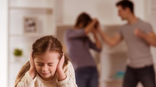 Uşağa görə boşanmamaq: Valideynlərin həqiqəti, yoxsa travma?