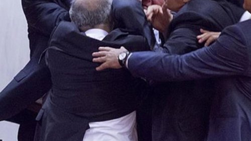 
İcra Hakimiyyətindəki qəbulda qalmaqal- Vəzifəli şəxs başçının müavininə hücum etdi