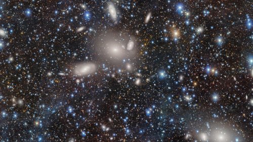 "Symmetry": Maddənin əsas kütləsi güclü qarşılıqlı təsirin dinamikasından yaranıb