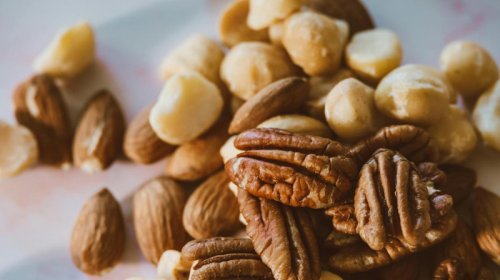 Ürək sağlamlığı üçün nə faydalıdır: Alimlər hansı qoz-fındıqları yeməyi məsləhət gördü