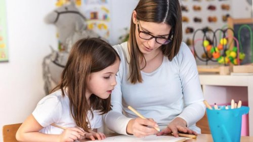 Müəllimlər seçim qarşısında: Ya 2 min maaş, ya repetitorluq?