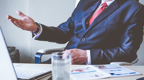 
Direktor bəraət alaraq azadlığa çıxdı- Evi özünə qaytarıldı