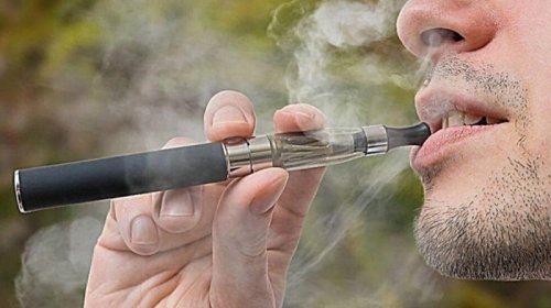 Son zamanların dəbi: Elektron, yoxsa adi siqaret zərərlidir?