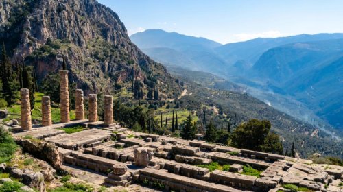 Qədim Yunan şəhərinin xarabalıqlarında 2400 illik qızıl küp tapıldı