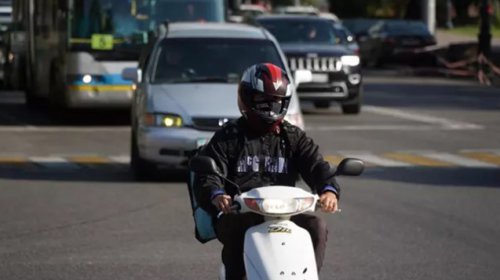 Ona irad bildirən qadını itələyib qaçdı, həbs olundu