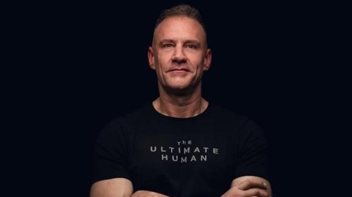 55 yaşı var, amma bədəninin 20 yaşı olduğunu deyir: 7 sirrini açıqladı