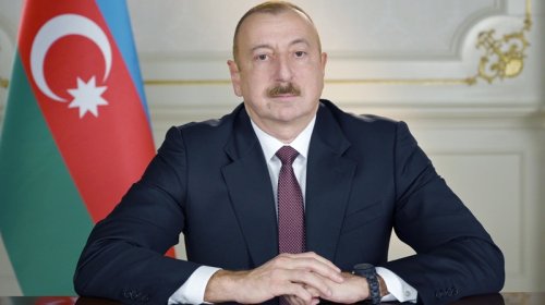 
İlham Əliyev Qurbanqulu Berdiməhəmmədov və Sərdar Berdiməhəmmədovu təbrik etdi